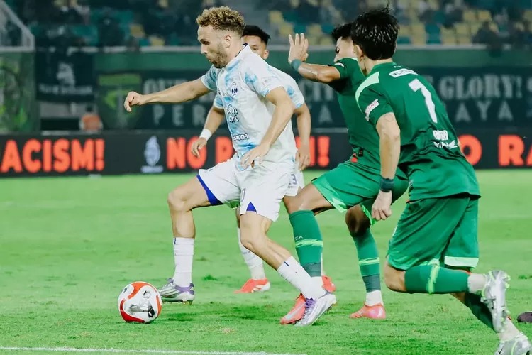 Kejutan PSIM Yogyakarta: Curi 3 Poin dari Kandang Persebaya