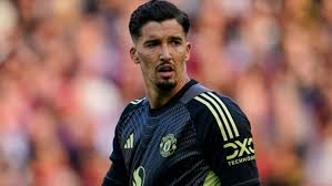 Tekanan di MU: Blunder Bayindir Picu Debat Kiper Baru  

