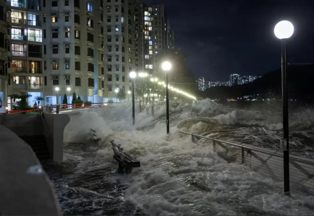 Topan Ragasa Menerjang Taiwan dan Hong Kong