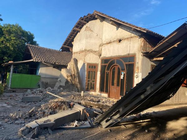 Guncangan Dahsyat 5,7 M: Gempa Banyuwangi Rusak Puluhan Rumah