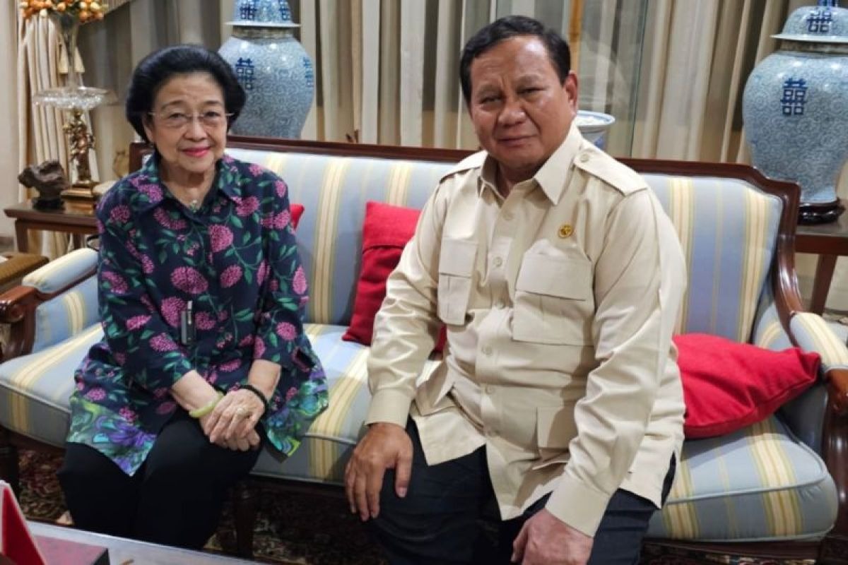 Prabowo – Megawati Bahas Krisis Nasional di Istana