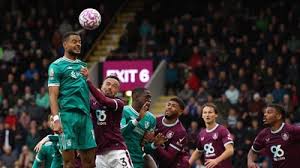 Liverpool Raih Kemenangan Dramatis di Menit Akhir