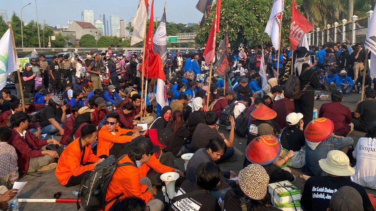 Mahasiswa Batal Demo di Jakarta, Fokus Isu gaji DPR
