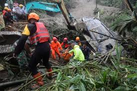 Tragedi Longsor Himachal: Bus Tertimbun, Belasan Tewas