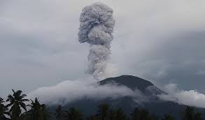 Gunung Ibu Meletus: Kolom Abu Capai 2.000 Meter