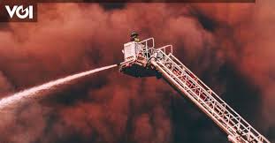 Tragedi Dhaka: 16 Pekerja Tewas dalam Kebakaran Pabrik