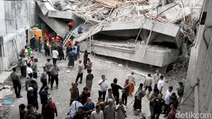 Detik-Detik Pilu Bangunan Ponpes Ambruk di Sidoarjo