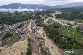Banjir Sumatera: Pemerintah Percepat Bantuan via Udara & Laut