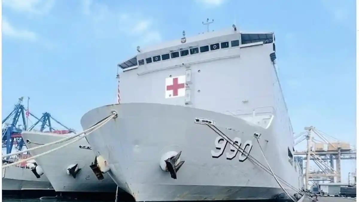 Kapal Perang Dikerahkan: Bantuan Tembus Daerah Terisolir