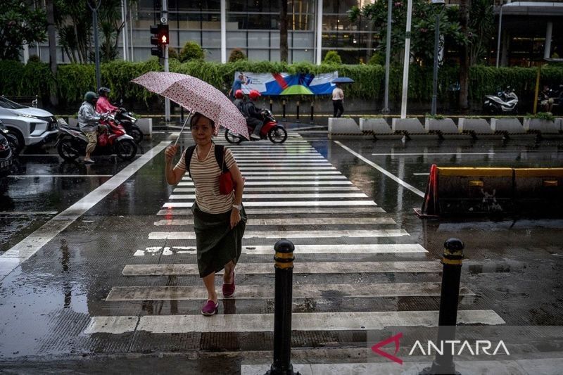 Waspada! BMKG Prediksi Hujan Lebat Jakarta Sore-Malam Hari Ini